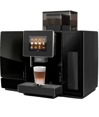 Moderne Franke A600 kaffemaskin med berøringsskjerm og en gjennomsiktig kopp fylt med kaffe.