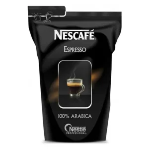 En svart pose med nescafé-espresso, merket som 100 % arabica, med et bilde av en kaffekopp.