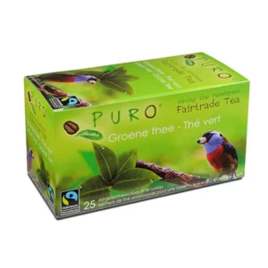 Eske med puro fairtrade grønn te med et bilde av en fugl på, isolert på en hvit bakgrunn.