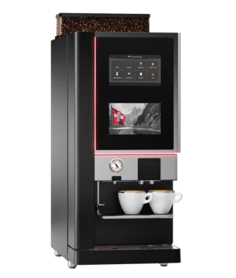 Aequator Exqwiss espressomaskin har en elegant digital skjerm som viser drikkealternativer, to kopper perfekt plassert under doble dispensere og en synlig bønnebeholder på toppen for nytelse av fersk kaffe.