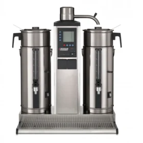 Containertrakter B5 er en kommersiell kaffetrakter i rustfritt stål med to store urner, et sentralt kontrollpanel med skjerm og knapper, og et dryppebrett i bunnen.