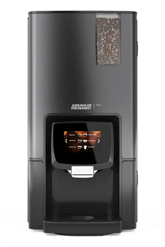Moderne svart kaffemaskin med digitalt display og kaffebønnemønster på toppen, ideell for bedriftsbruk.