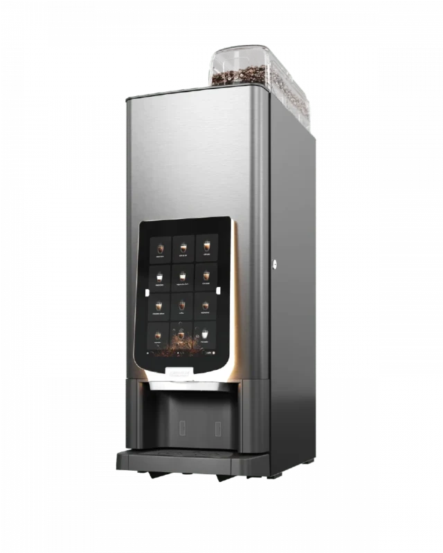 En moderne automatisk kaffemaskin med berøringsskjerm og en gjennomsiktig beholder fylt med kaffebønner på toppen.