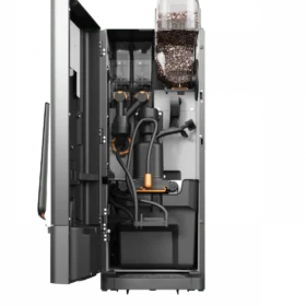 Åpen kaffemaskin som viser innvendige komponenter, inkludert et rom fylt med kaffebønner, slanger og mekaniske deler. Sidepanelet åpnes for å vise den innvendige layouten.