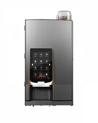 En moderne automatisk kaffemaskin med berøringsskjerm, bønnebeholder på toppen og doble uttak foran.