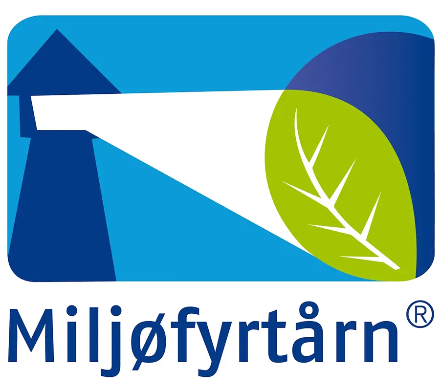 Logoen til miljöfyrtärn med et stilisert blått fyrtårn med en hvit bjelke og grønt blad, ved siden av teksten "miljöfyrtärn" med et registrert varemerkesymbol.